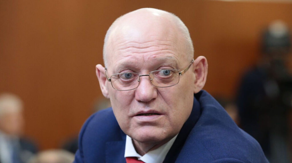 Владимир Петров